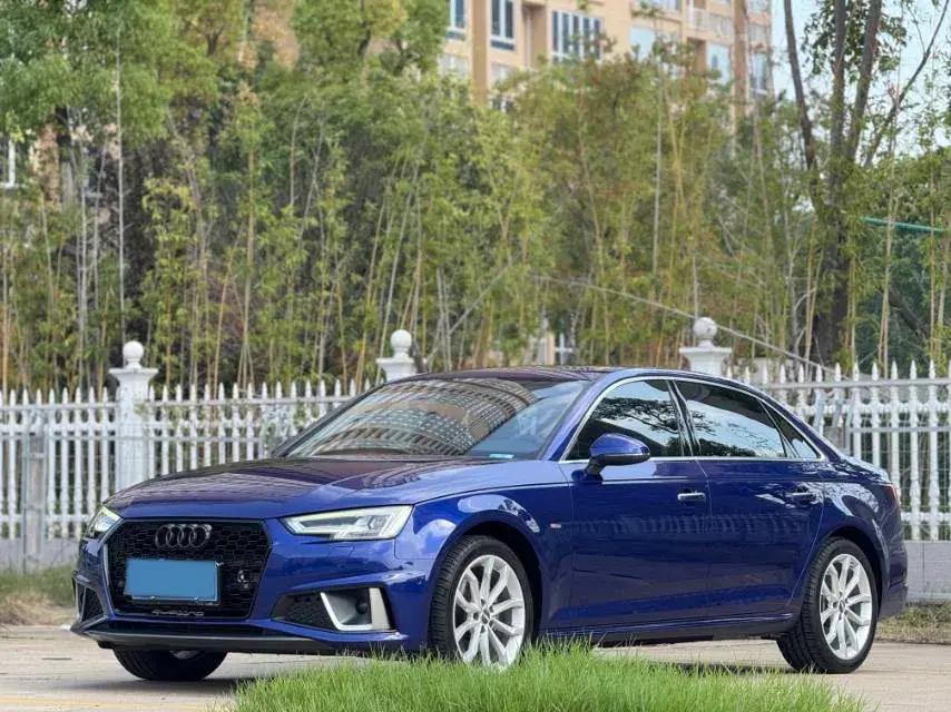 2019 AUDI A4L view 1