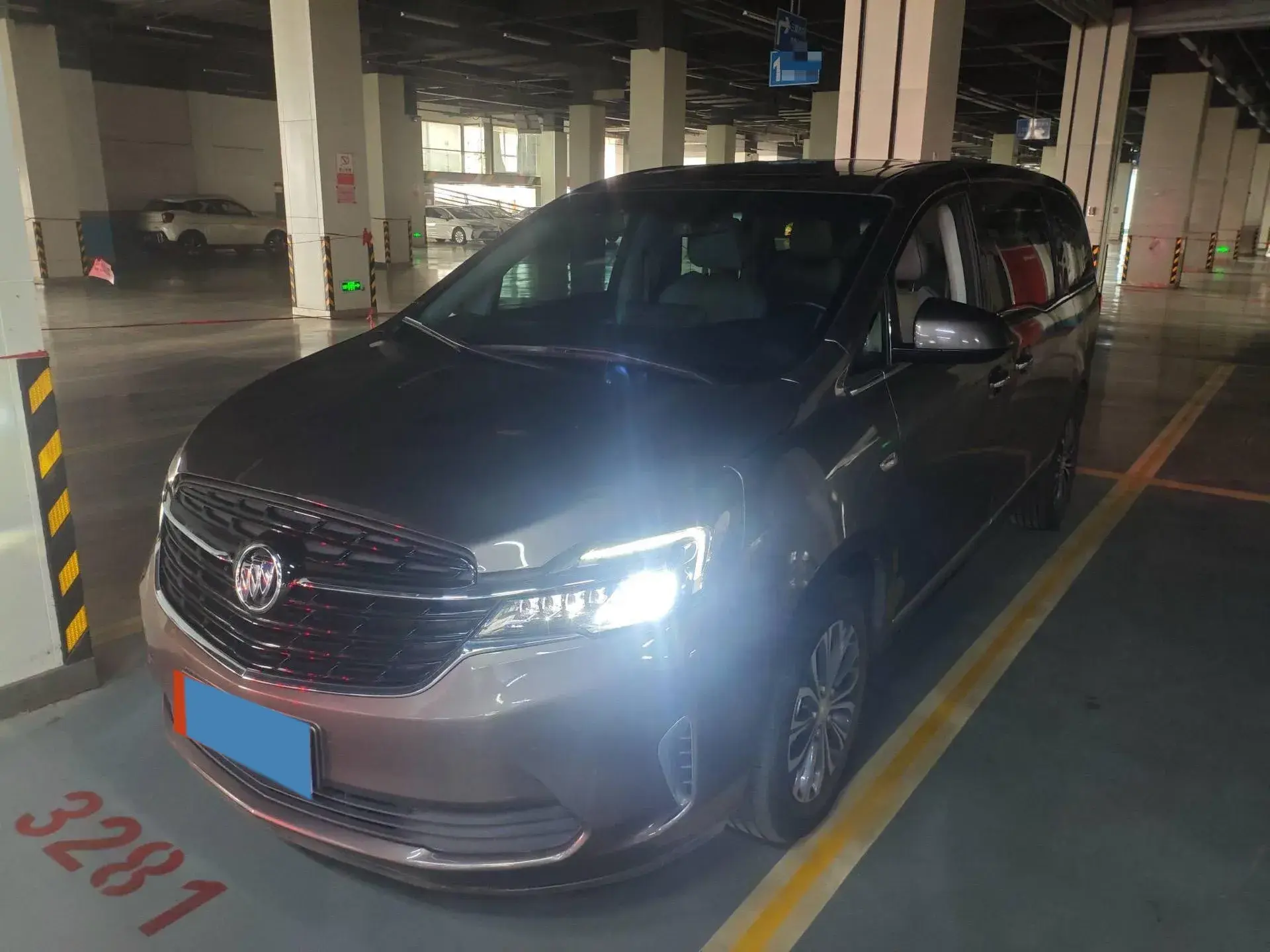 2021 BUICK GL8 view 1