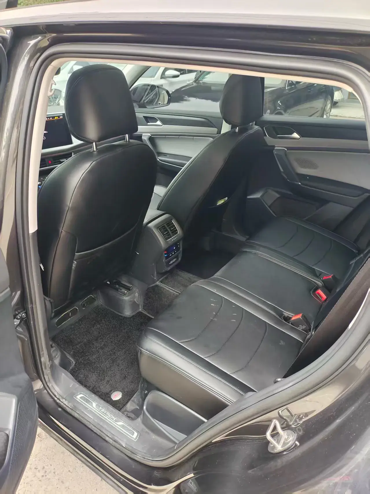 2024 VOLKSWAGEN TAYRON thumbnail 4