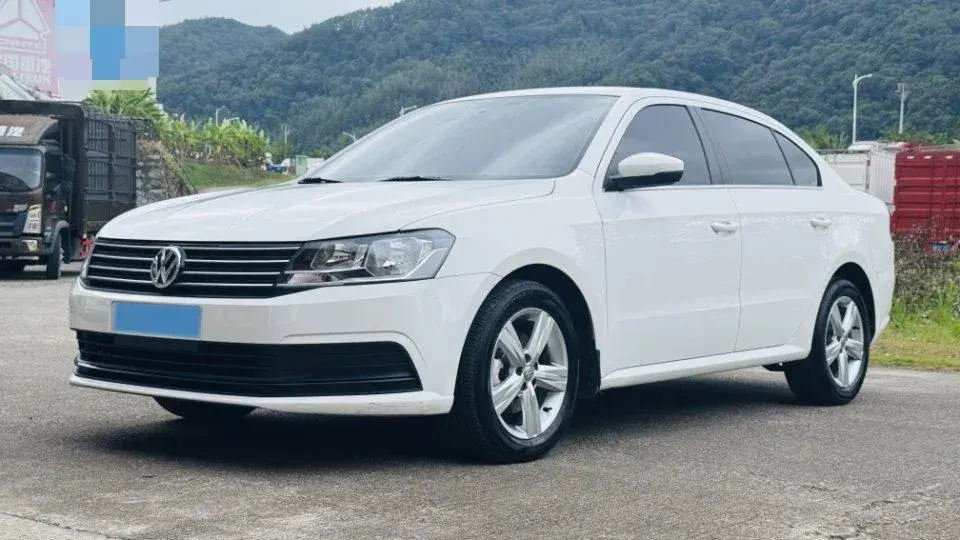 2017 VOLKSWAGEN LAVIDA view 1