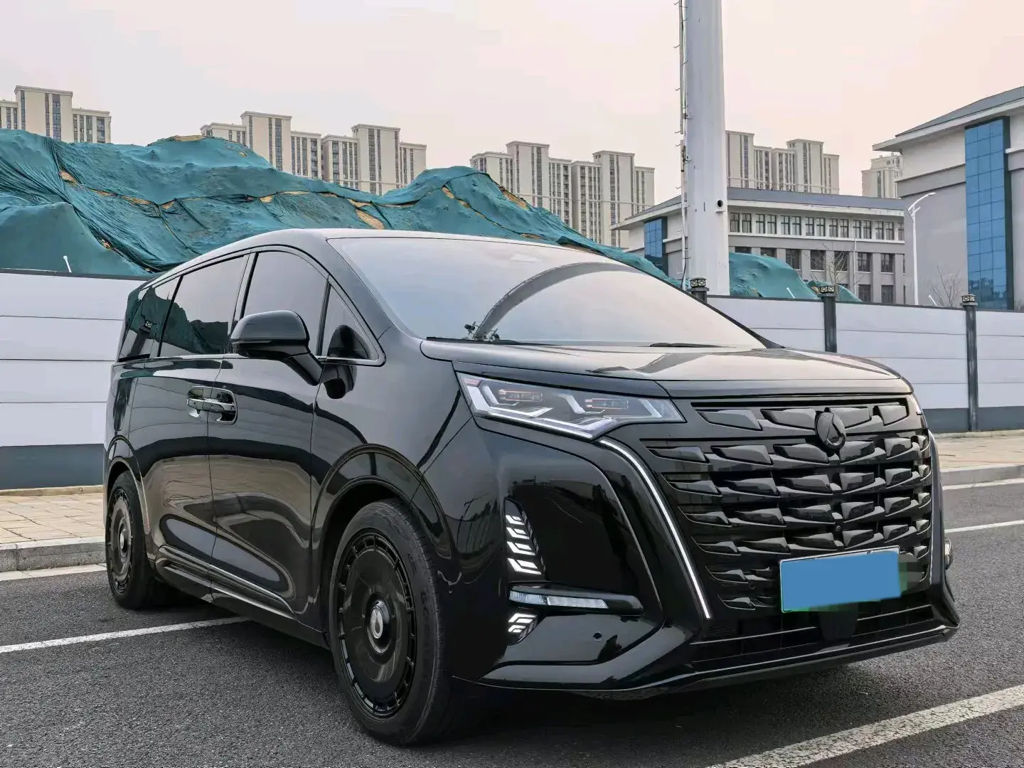 2022 DENZA D9 thumbnail 2