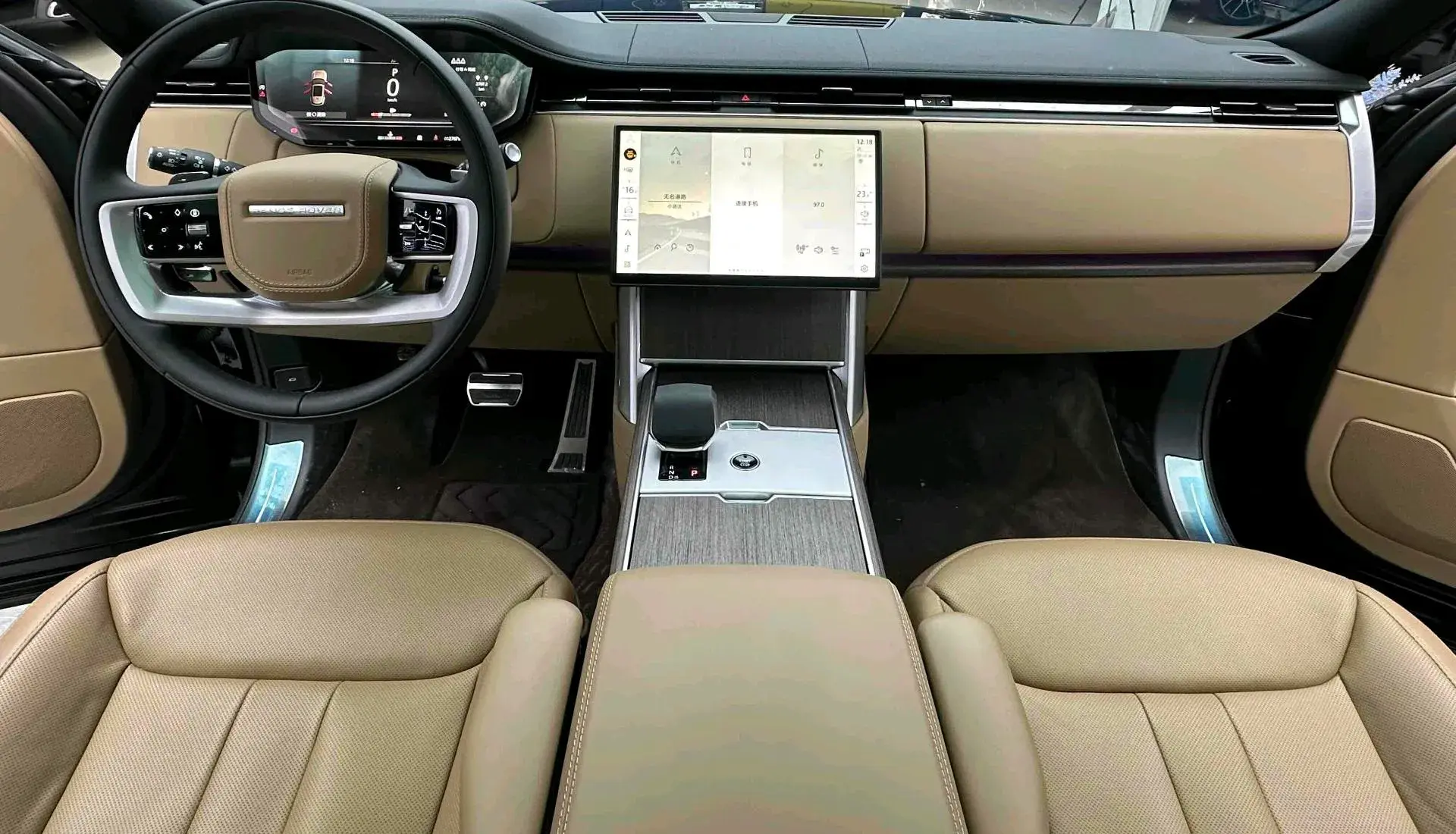 2025 LAND ROVER thumbnail 3