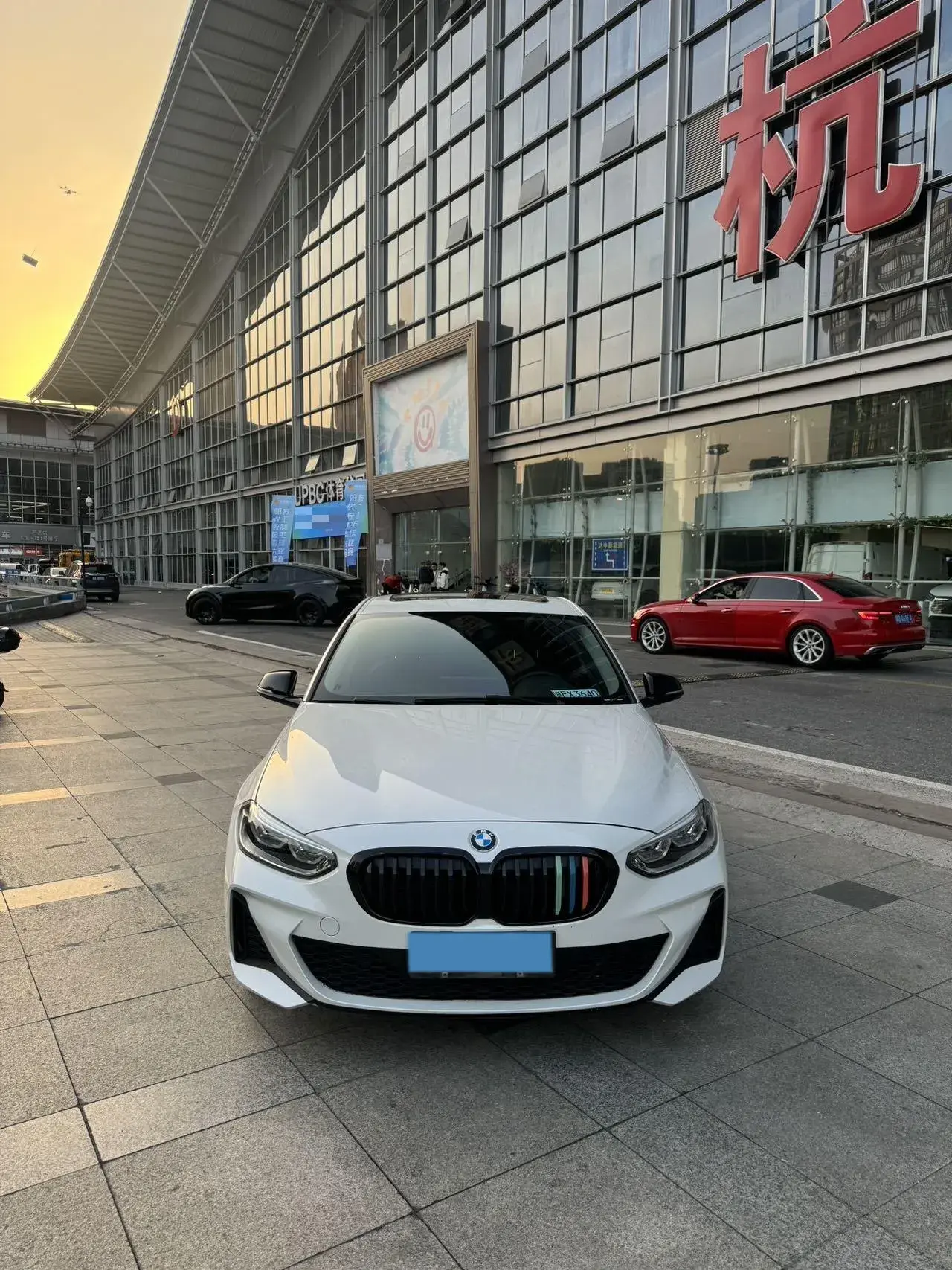 2022 BMW 1 thumbnail 2