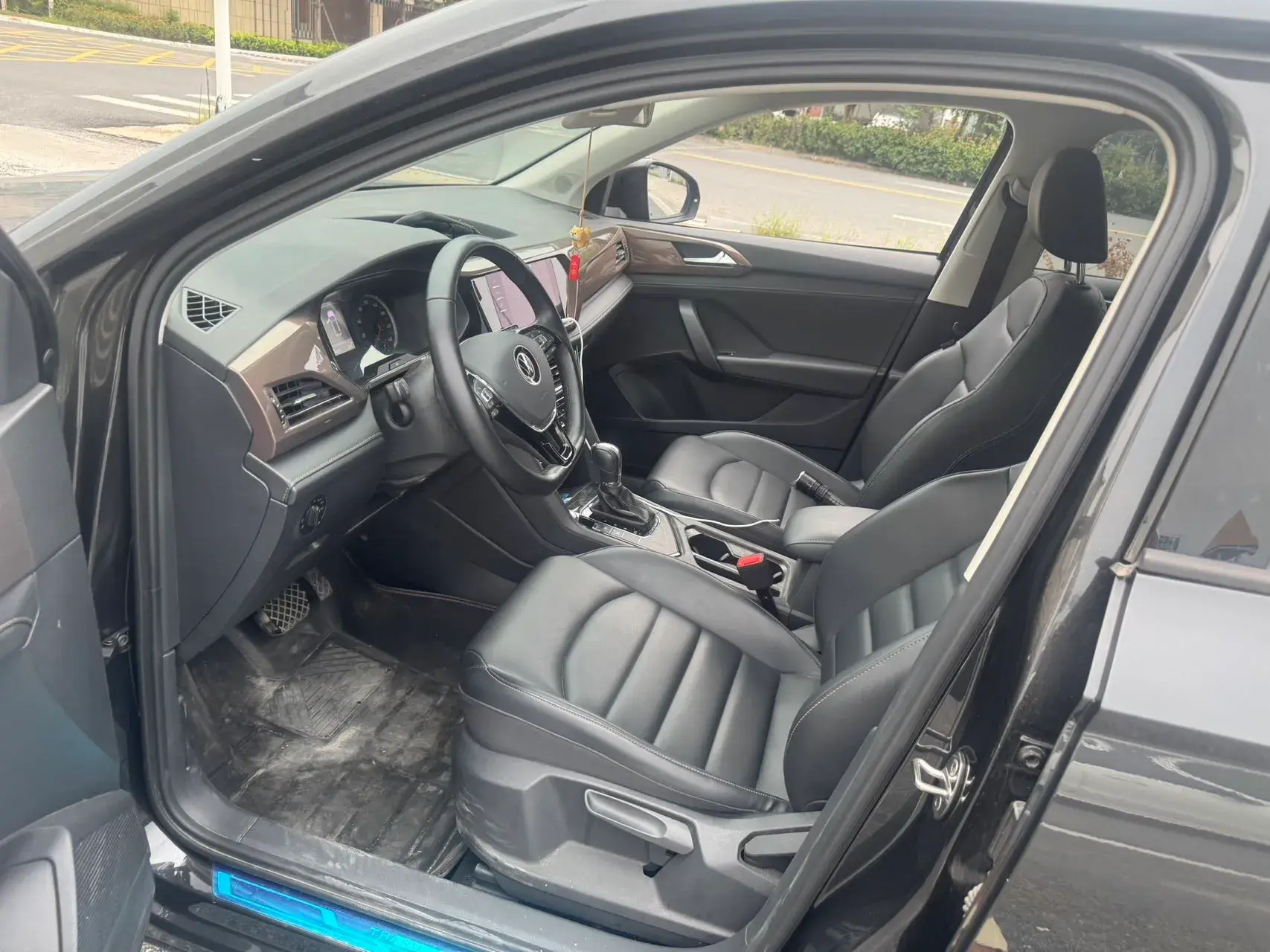 2021 VOLKSWAGEN THARU thumbnail 2