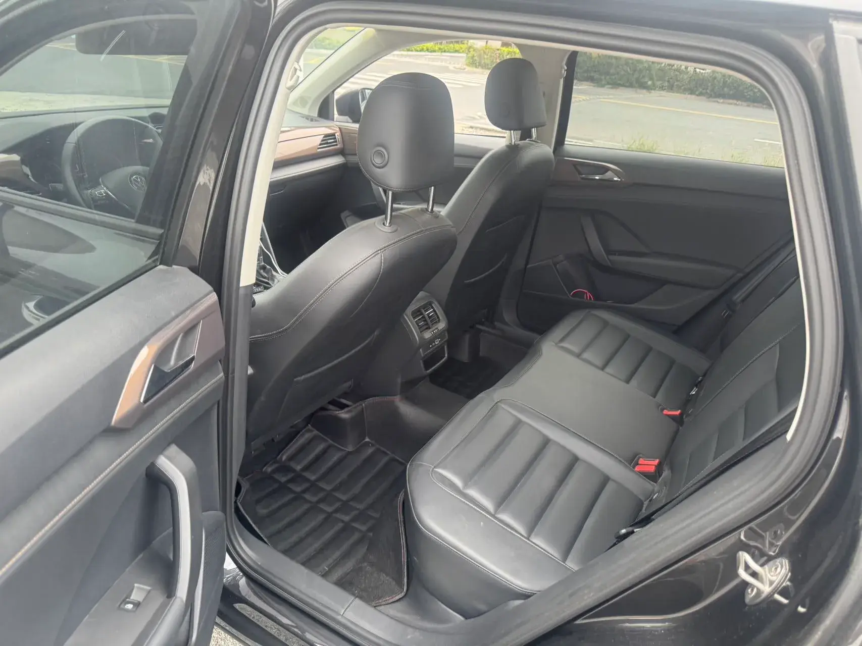 2021 VOLKSWAGEN THARU thumbnail 3