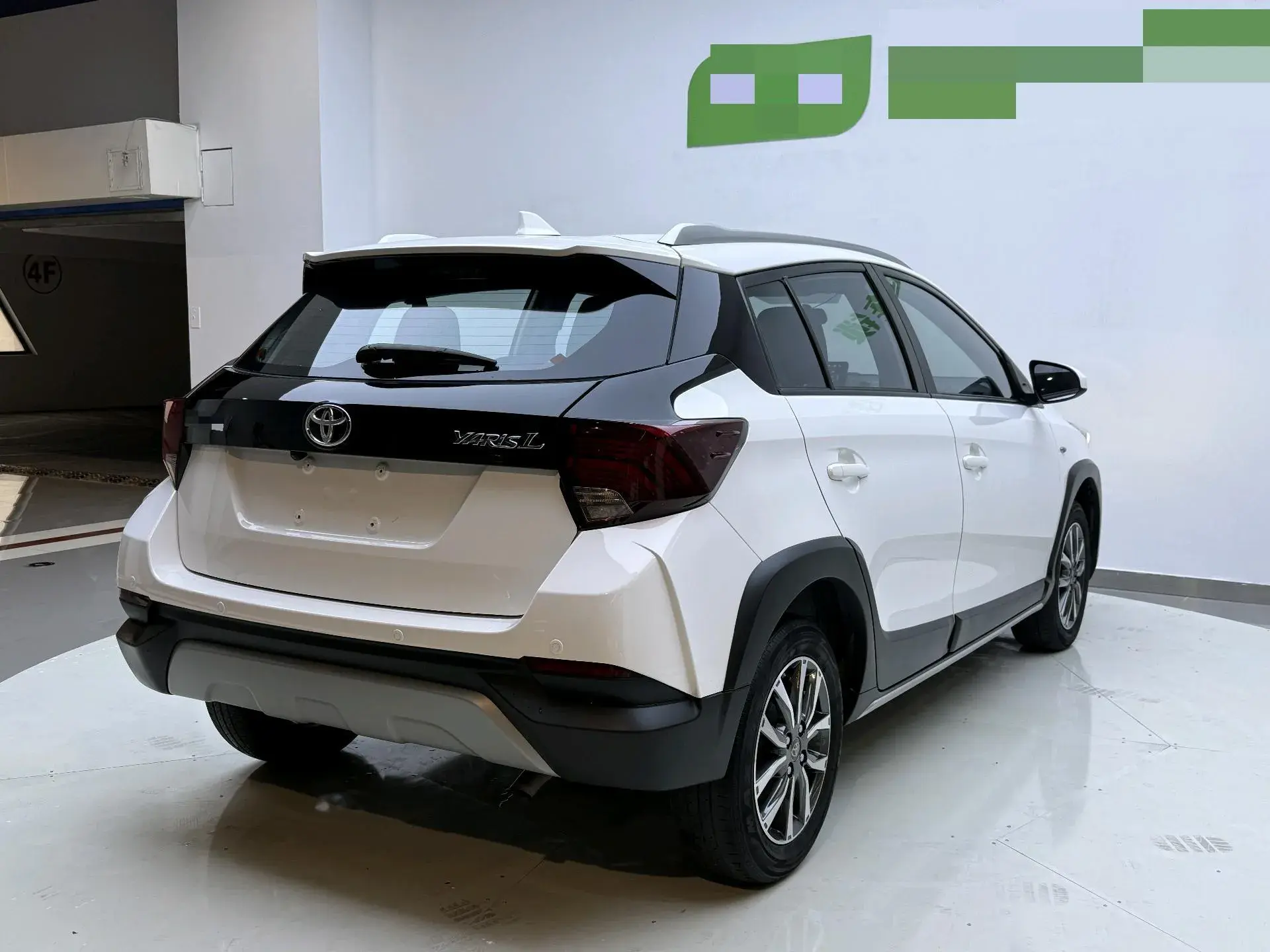 2021 TOYOTA YARIS thumbnail 4