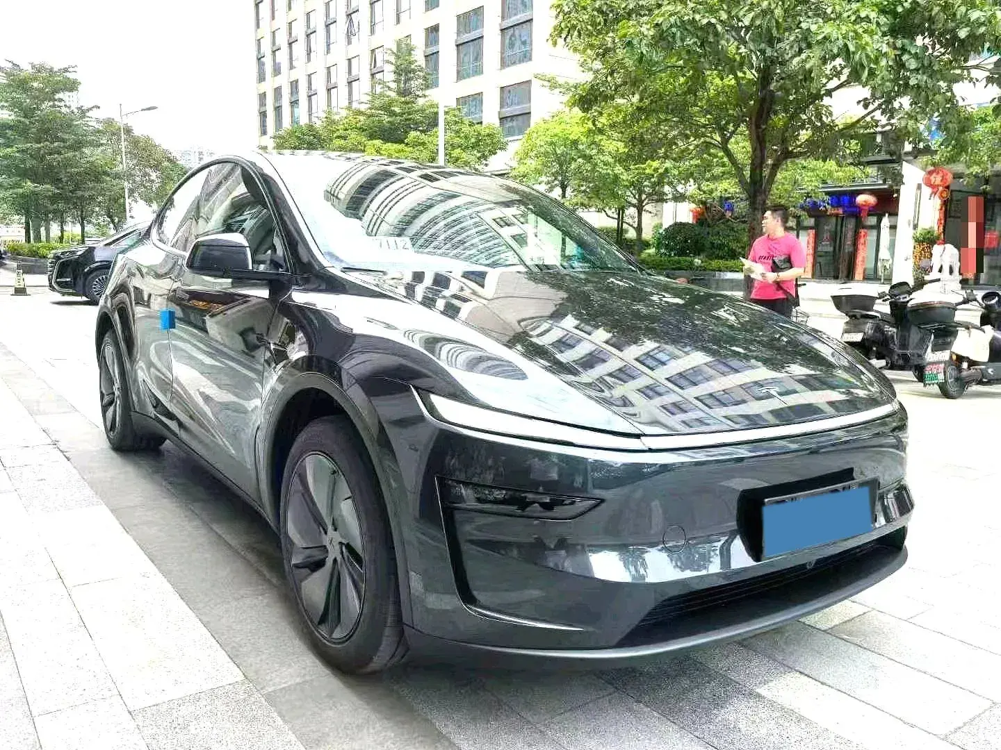 2025 TESLA MODEL thumbnail 3