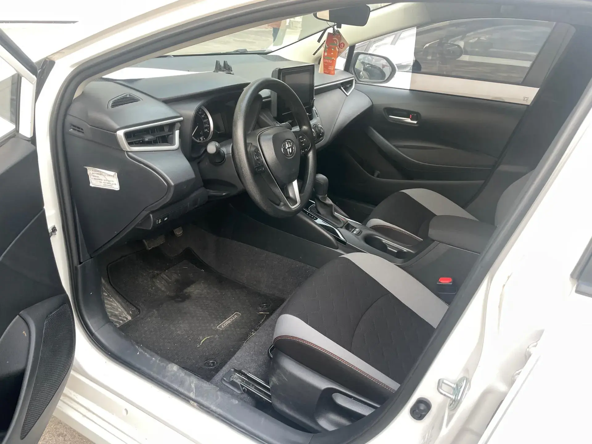 2023 TOYOTA COROLLA thumbnail 3