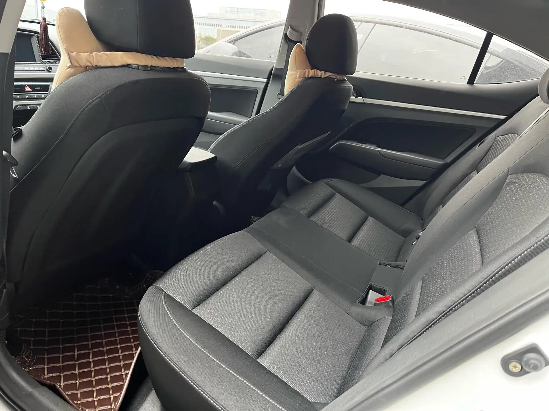 2018 HYUNDAI ELANTRA thumbnail 4