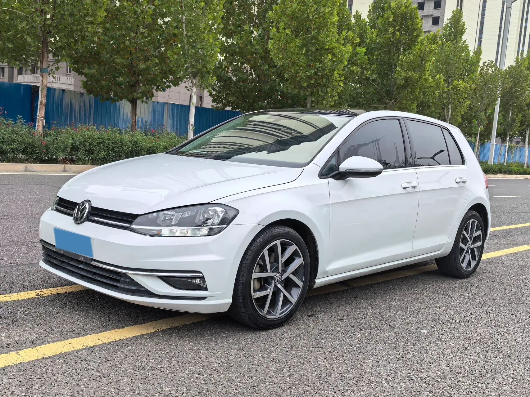 2020 VOLKSWAGEN GOLF view 1