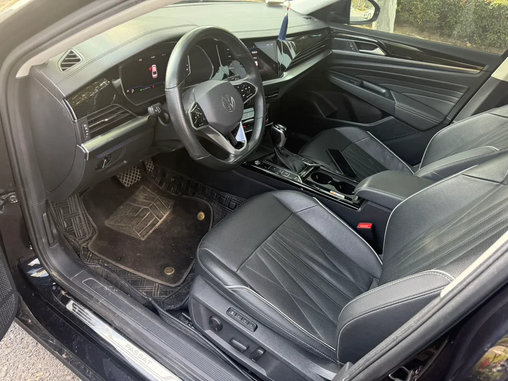 2022 VOLKSWAGEN PASSAT thumbnail 3
