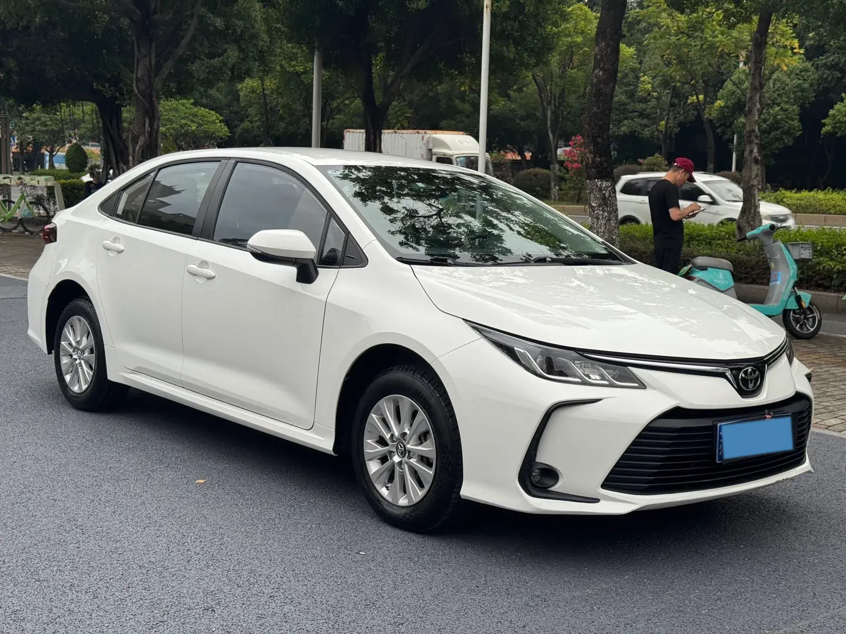 2023 TOYOTA COROLLA thumbnail 3