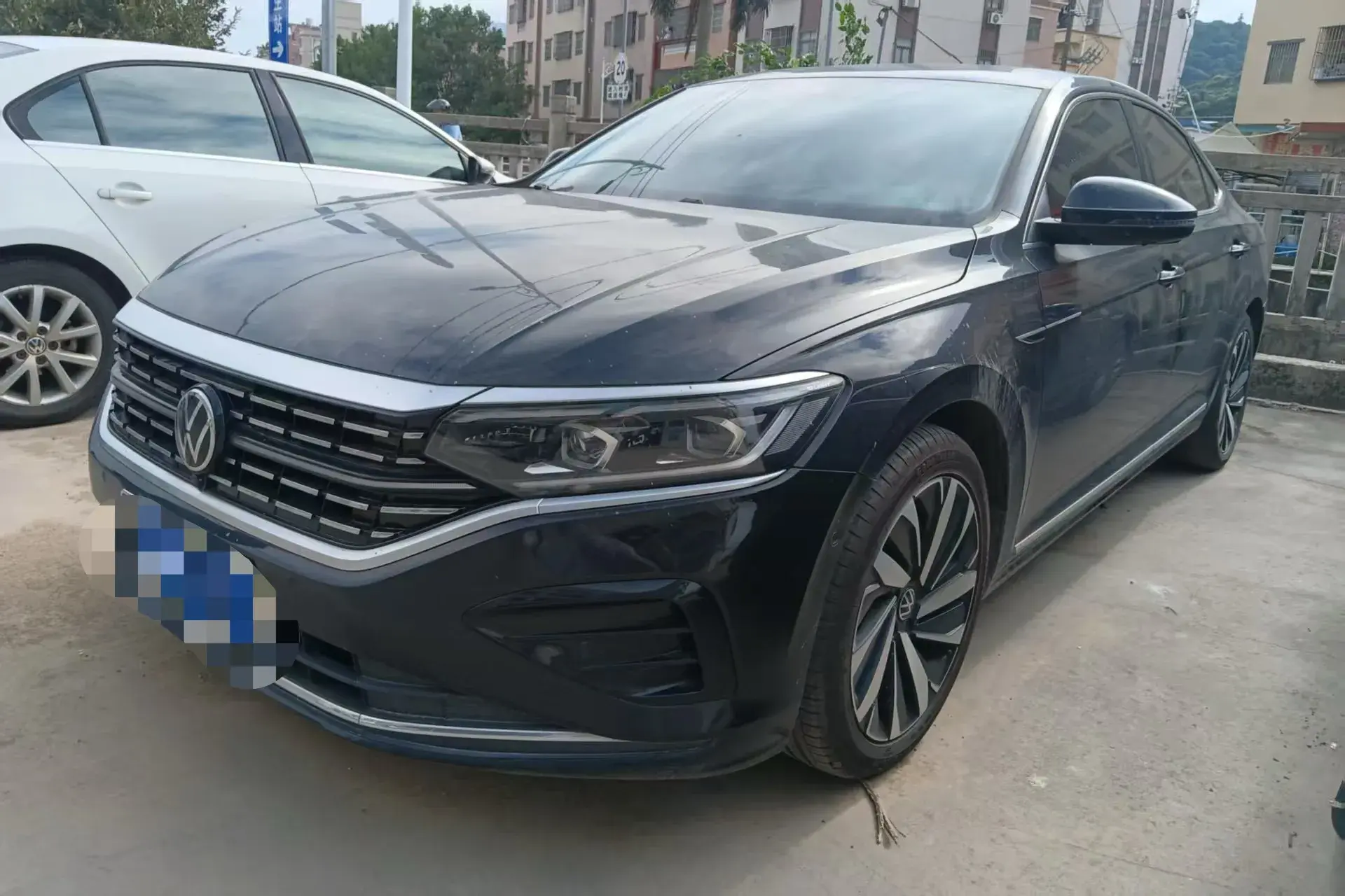 2023 VOLKSWAGEN PASSAT view 1