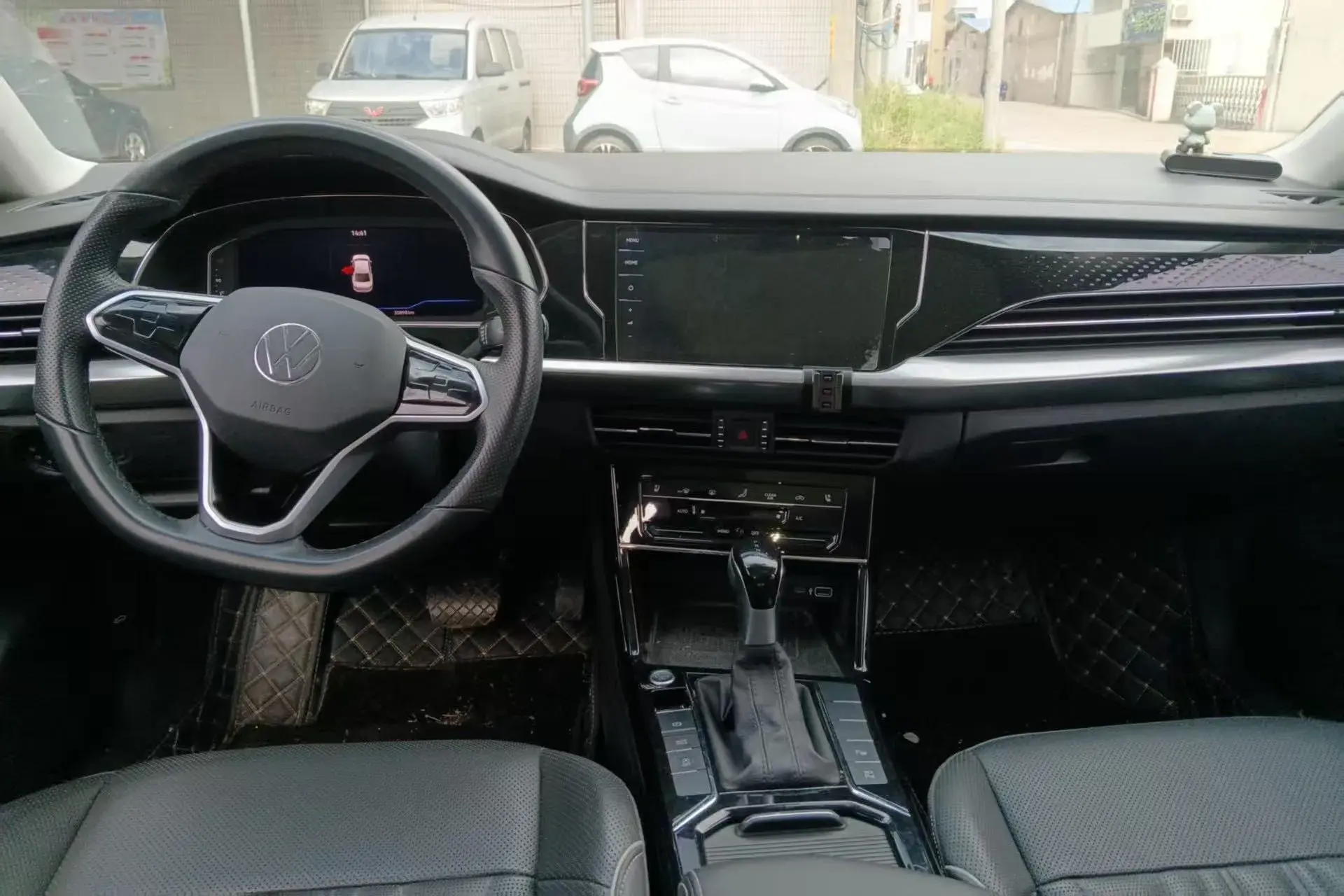 2023 VOLKSWAGEN PASSAT thumbnail 4