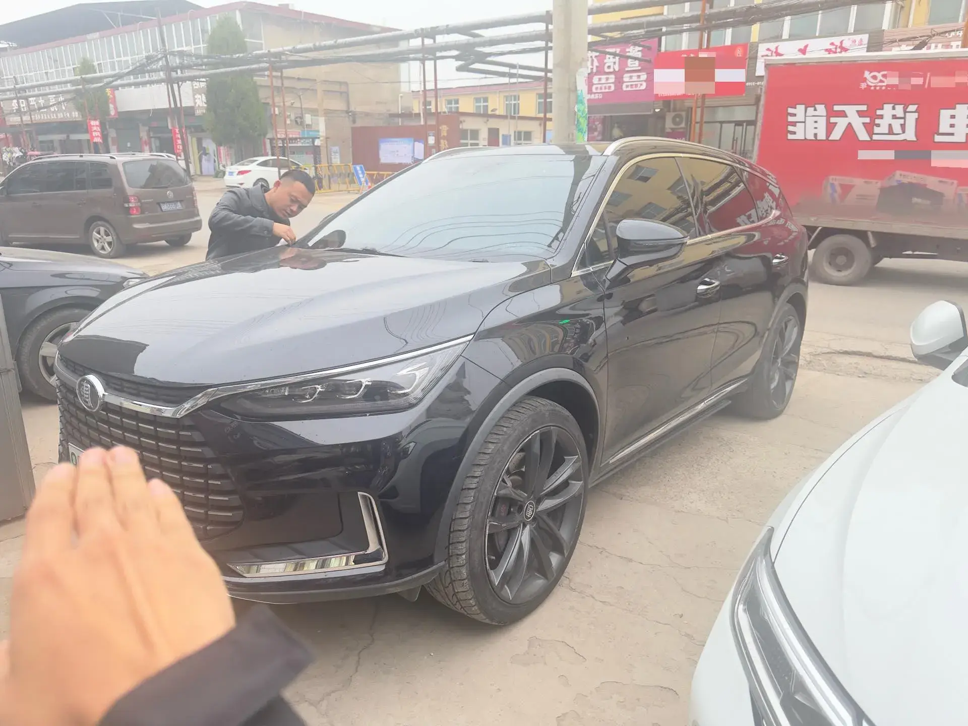 2019 BYD TANG view 1
