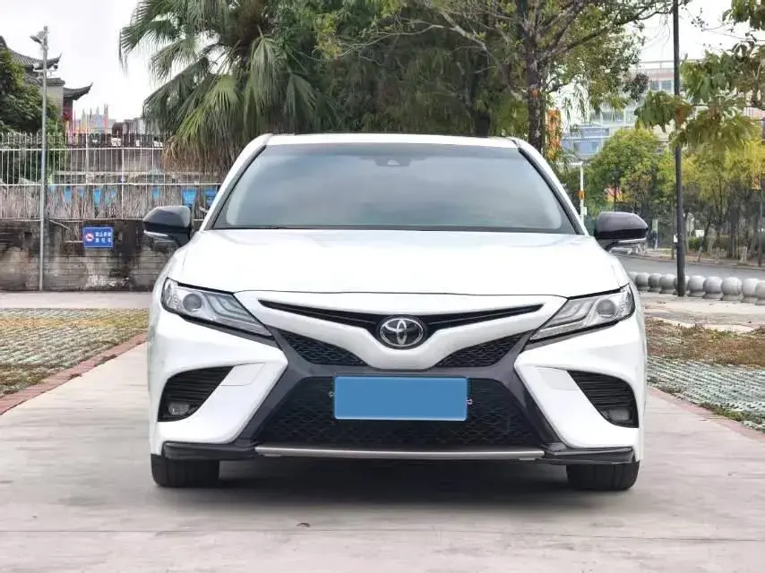 2019 TOYOTA CAMRY thumbnail 2