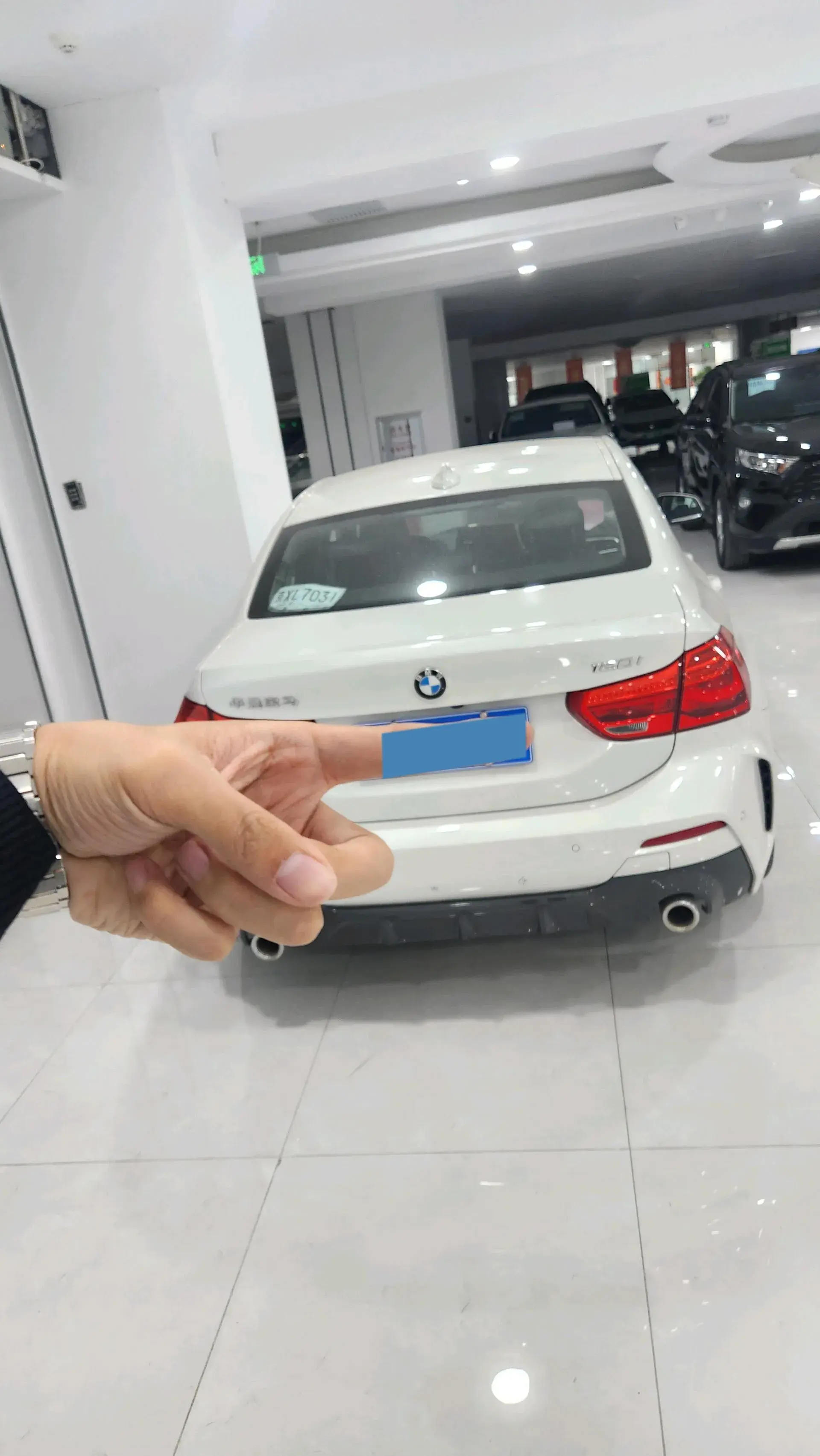 2022 BMW 1 thumbnail 3