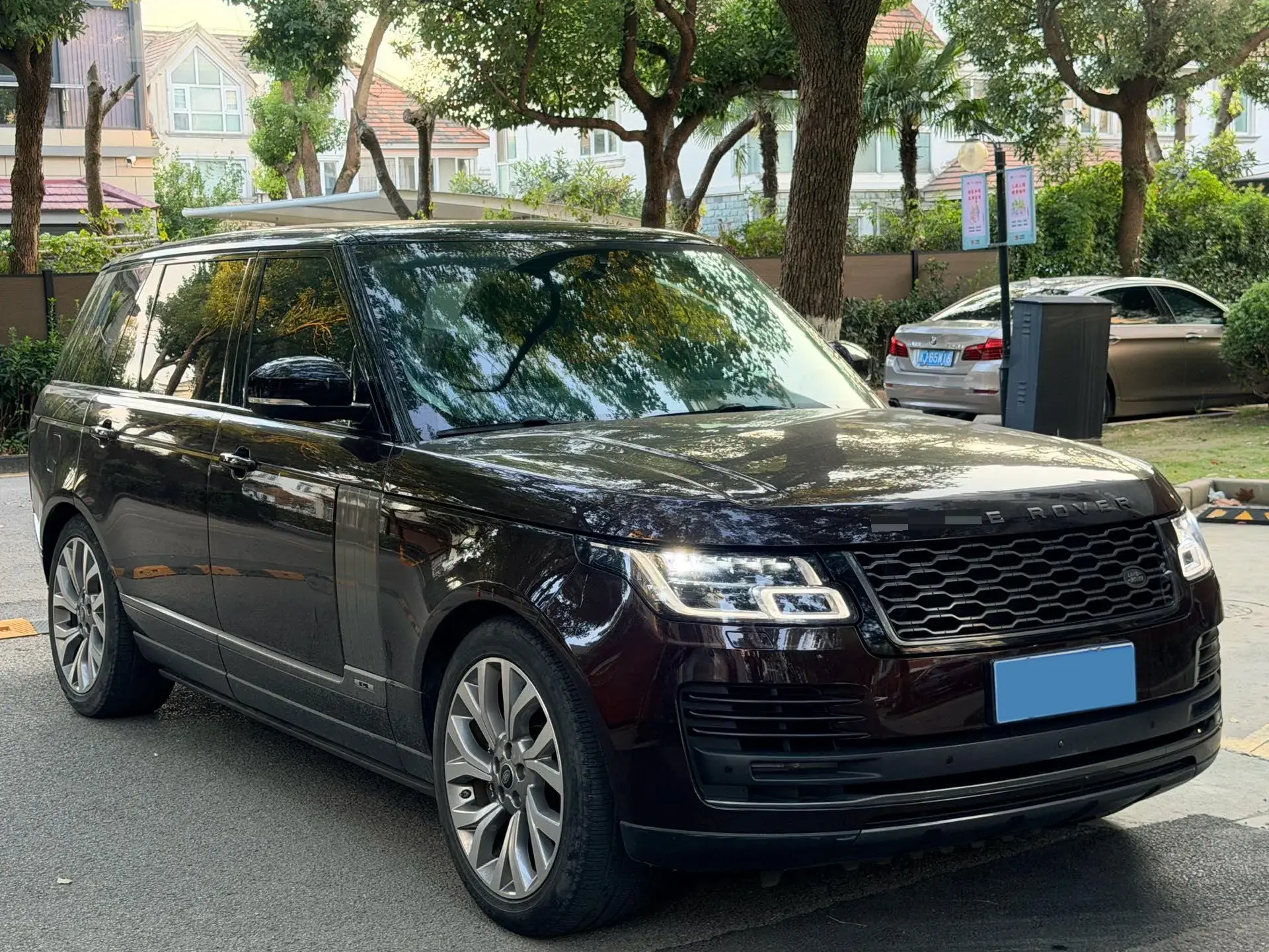 2021 LAND ROVER thumbnail 3