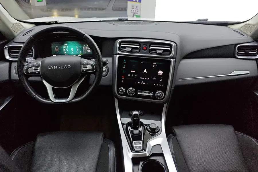 2019 LYNK&CO 01 thumbnail 4