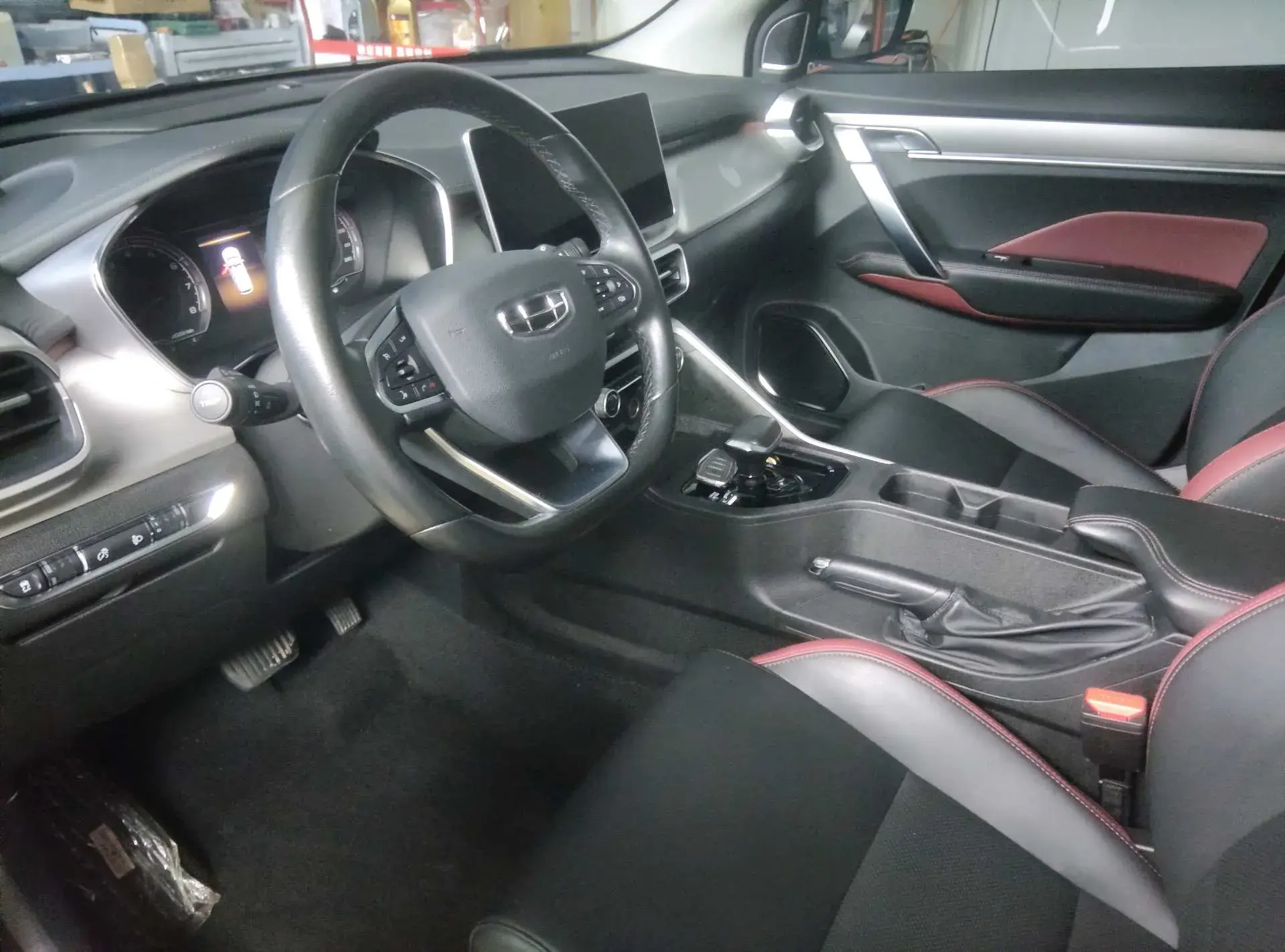 2021 GEELY COOLRAY thumbnail 4