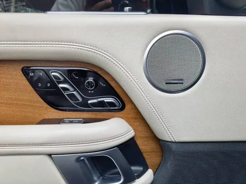 2020 LAND ROVER thumbnail 4