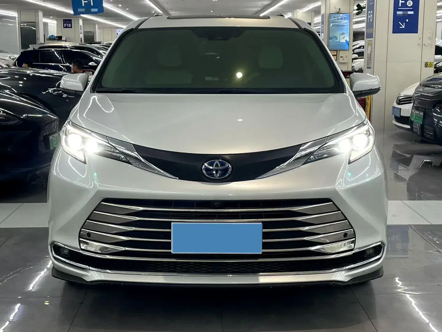 2023 TOYOTA SIENNA thumbnail 2