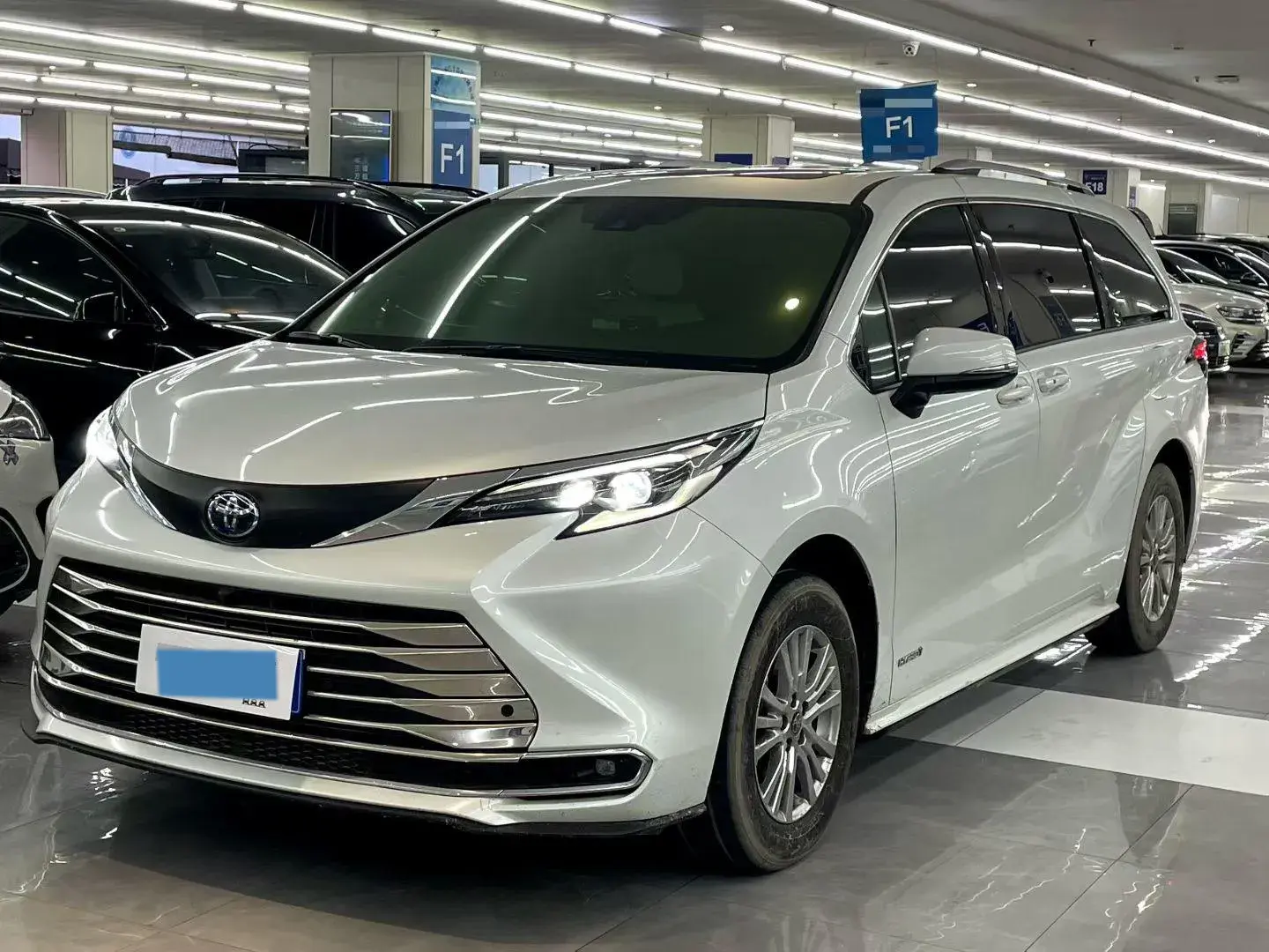 2023 TOYOTA SIENNA view 1