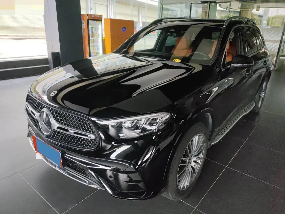 2023 MERCEDES-BENZ GLC view 1