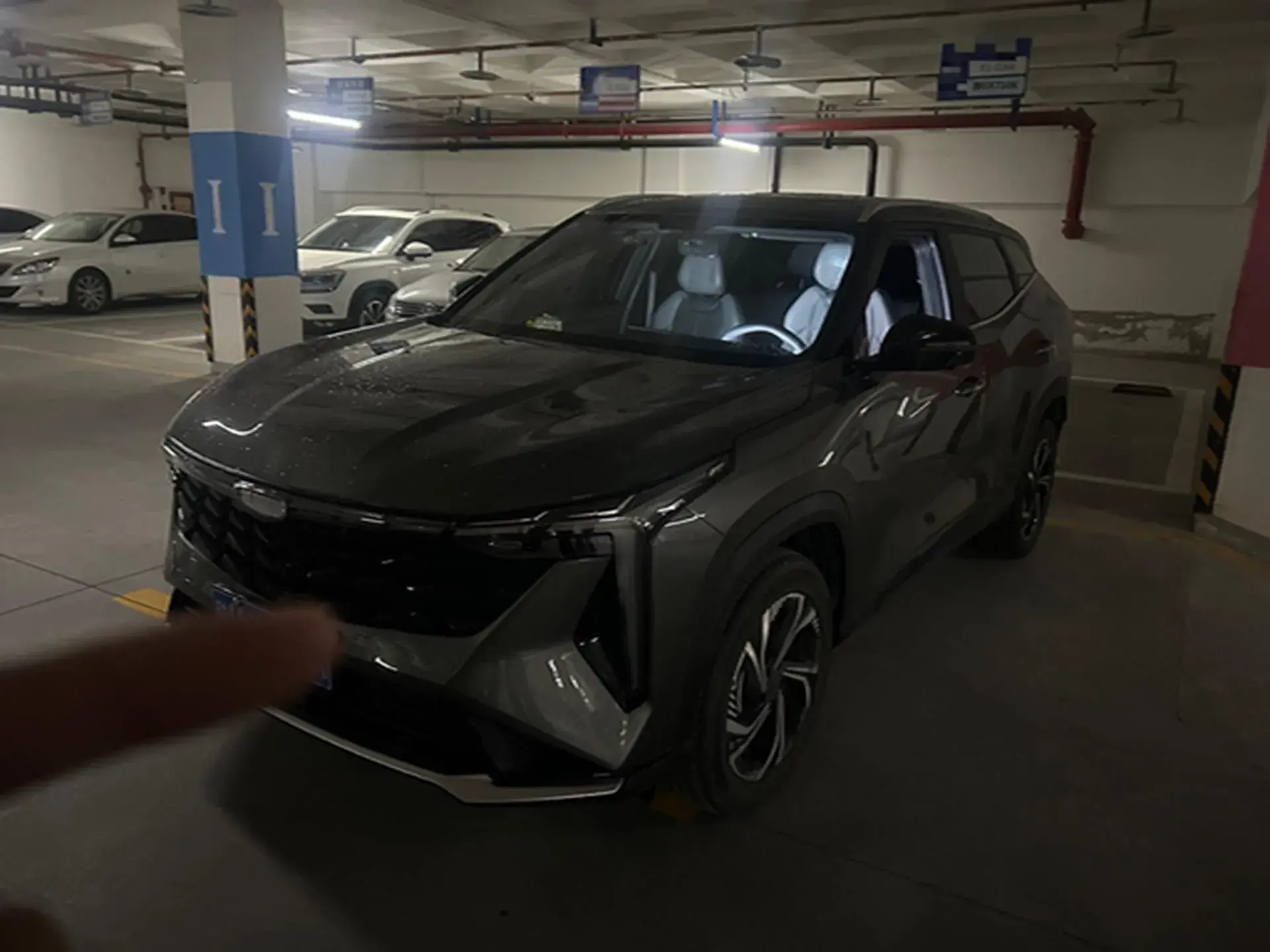 2023 GEELY AZKARRA view 1