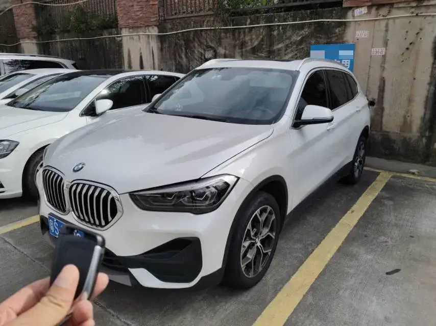 2020 BMW X1 view 1