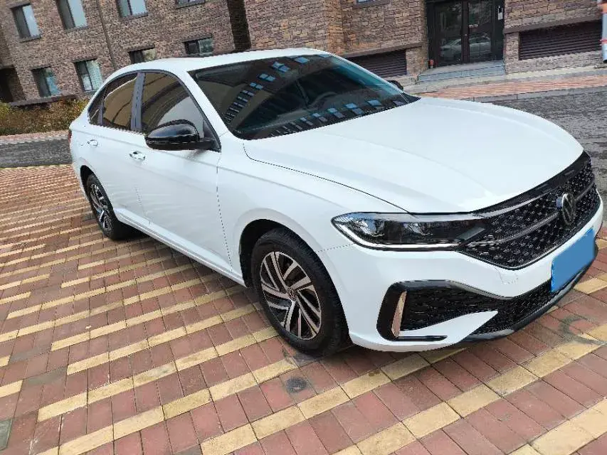 2024 VOLKSWAGEN LAVIDA thumbnail 3