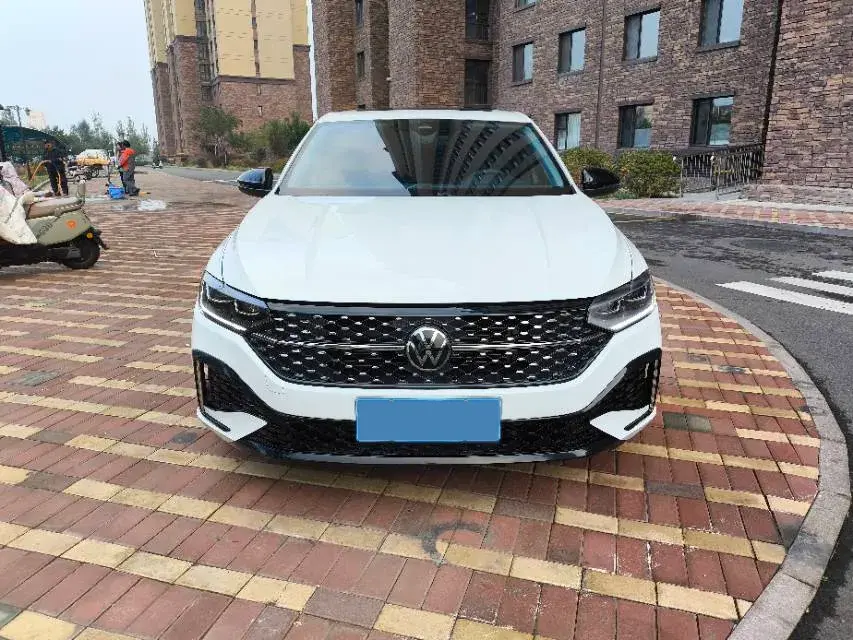 2024 VOLKSWAGEN LAVIDA thumbnail 2