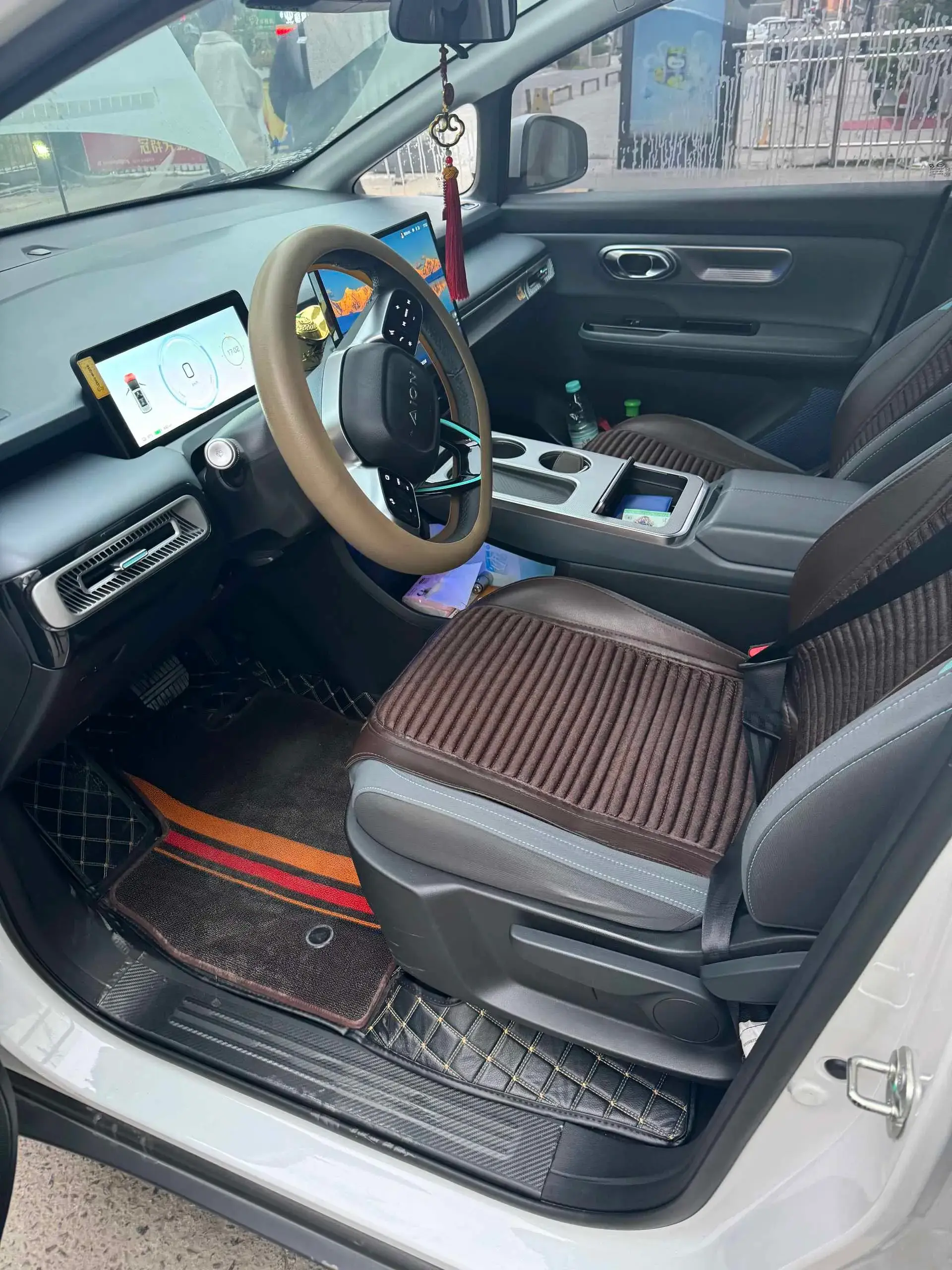 2023 AION Y thumbnail 3