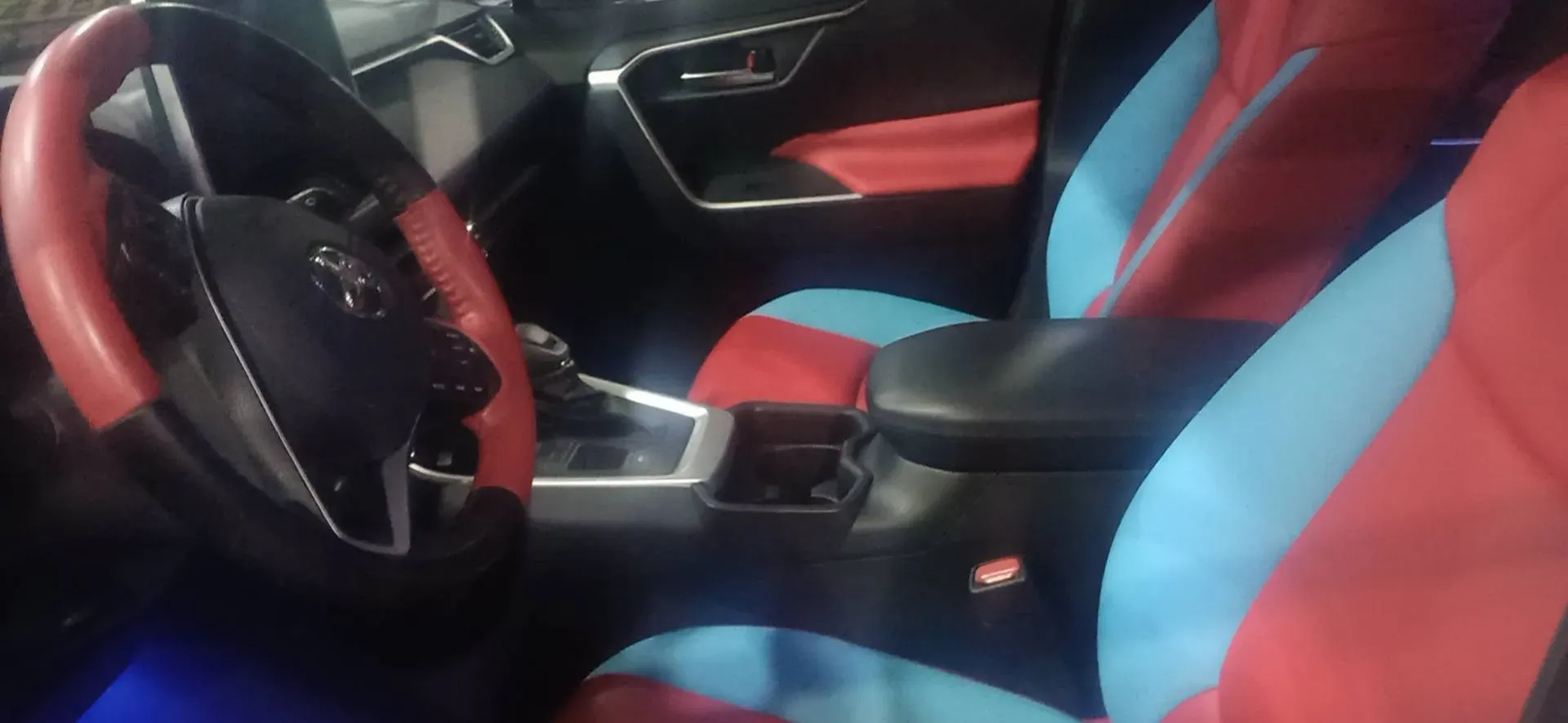 2022 Toyota RAV4 Hybird E+ 2.5L 180HP L4 E-CVT PHEV 15.984KWH,autocango,china used car exporter,china ev exporter,chinese used car exporter,chinese used ev exporter