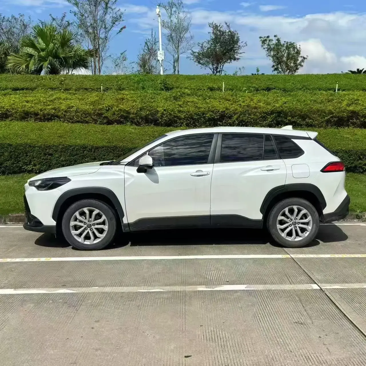 2023 TOYOTA FRONTLANDER thumbnail 2