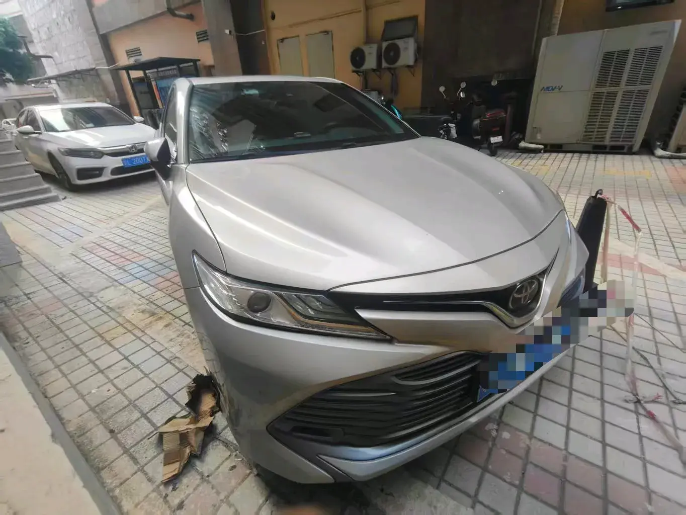 2018 TOYOTA CAMRY thumbnail 3