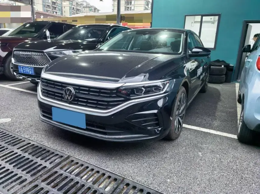 2024 Volkswagen Passat 2.0T 220HP L4 7DCT