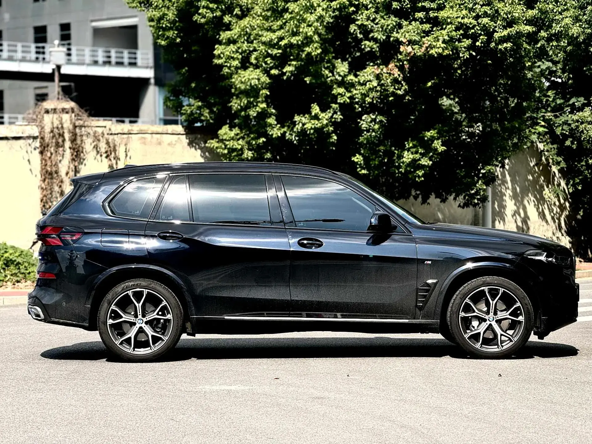 2023 BMW X5 thumbnail 3