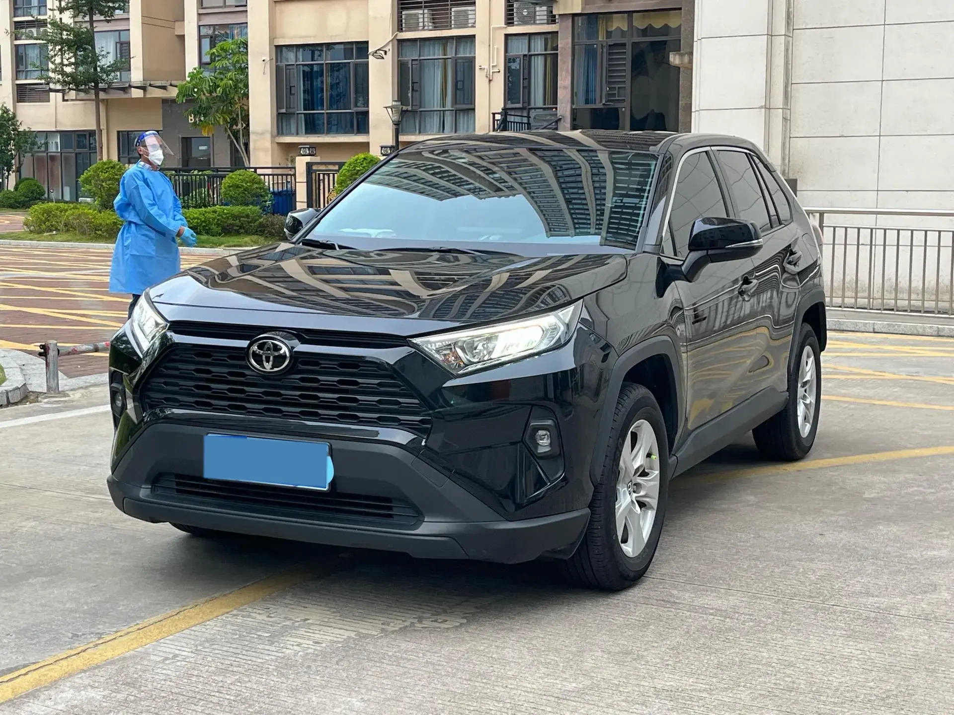 2023 TOYOTA RAV4 view 1