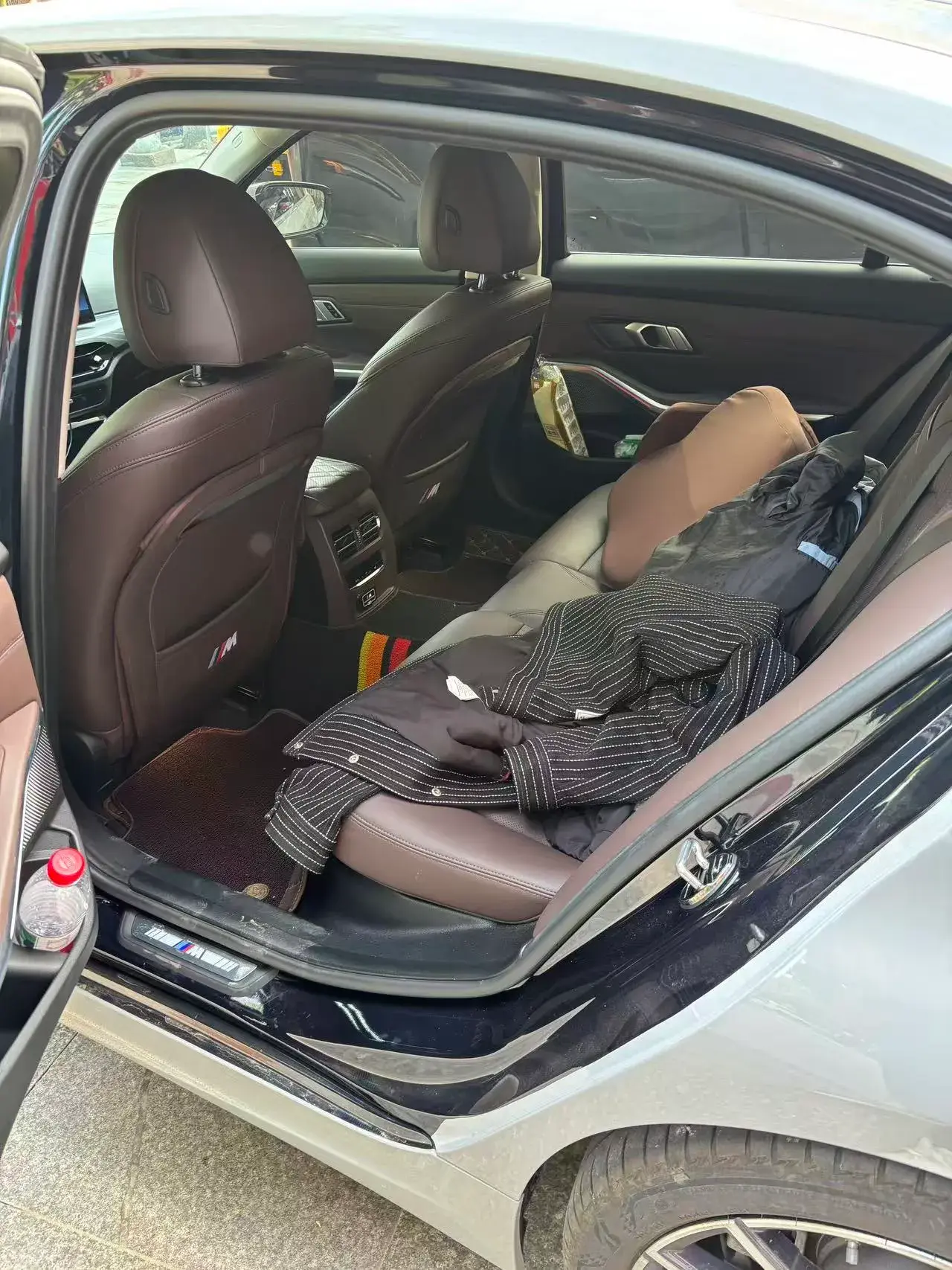 2025 BMW 3 thumbnail 3