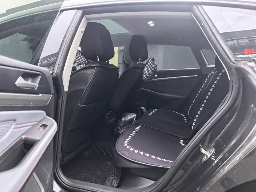 2024 VOLKSWAGEN LAMANDO thumbnail 3