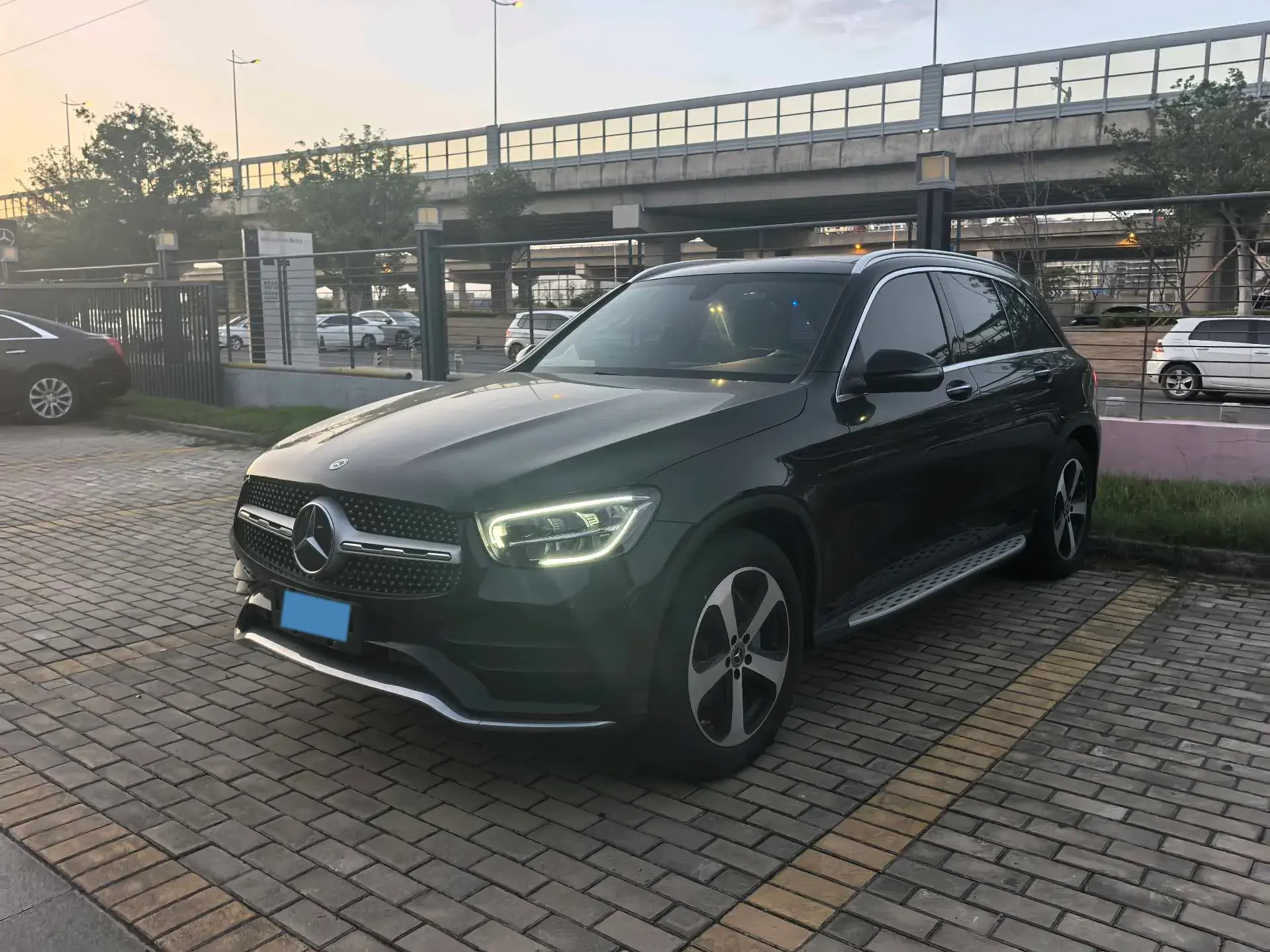 2022 MERCEDES-BENZ GLC view 1