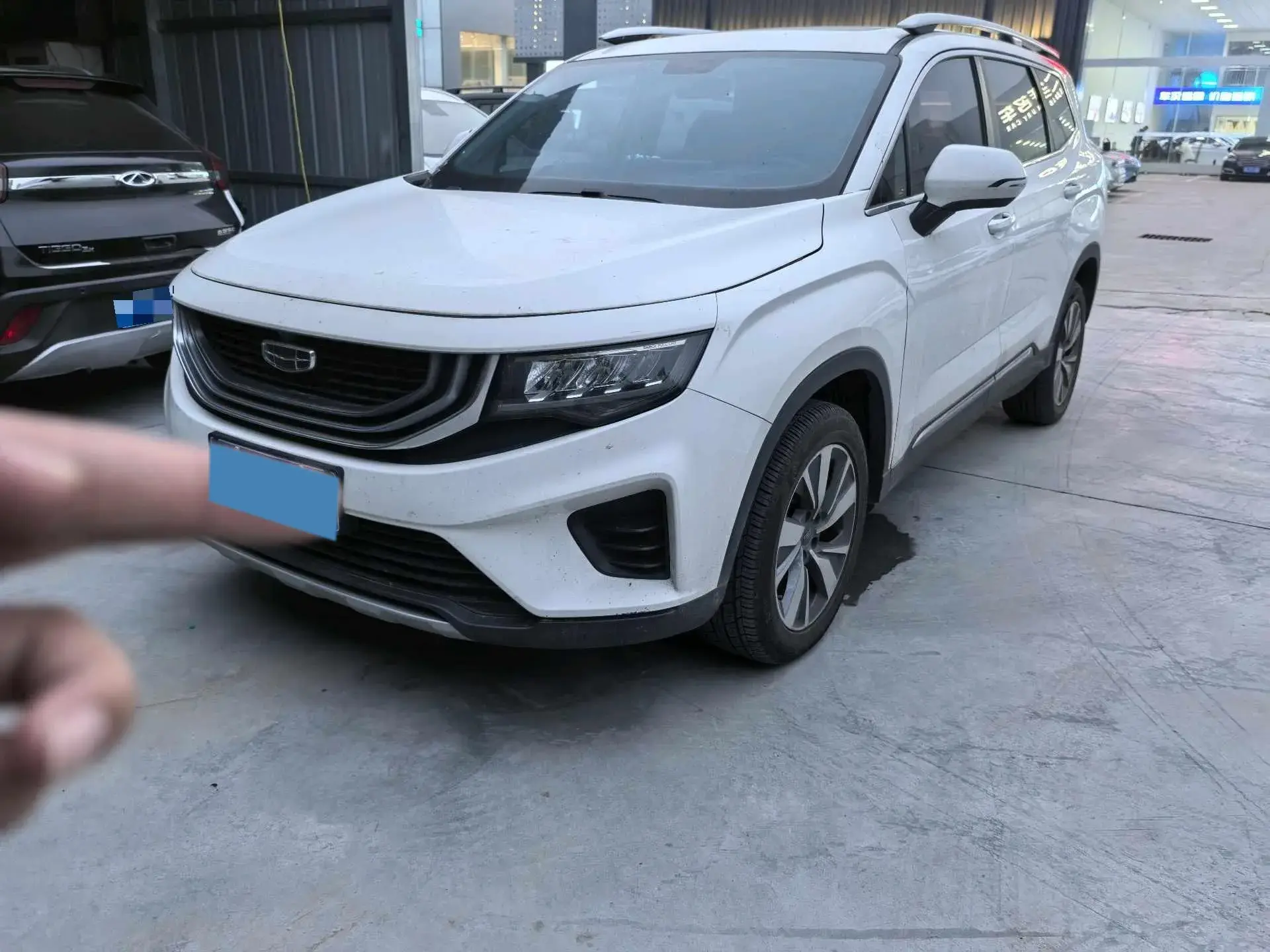2020 GEELY OKAVANGO view 1