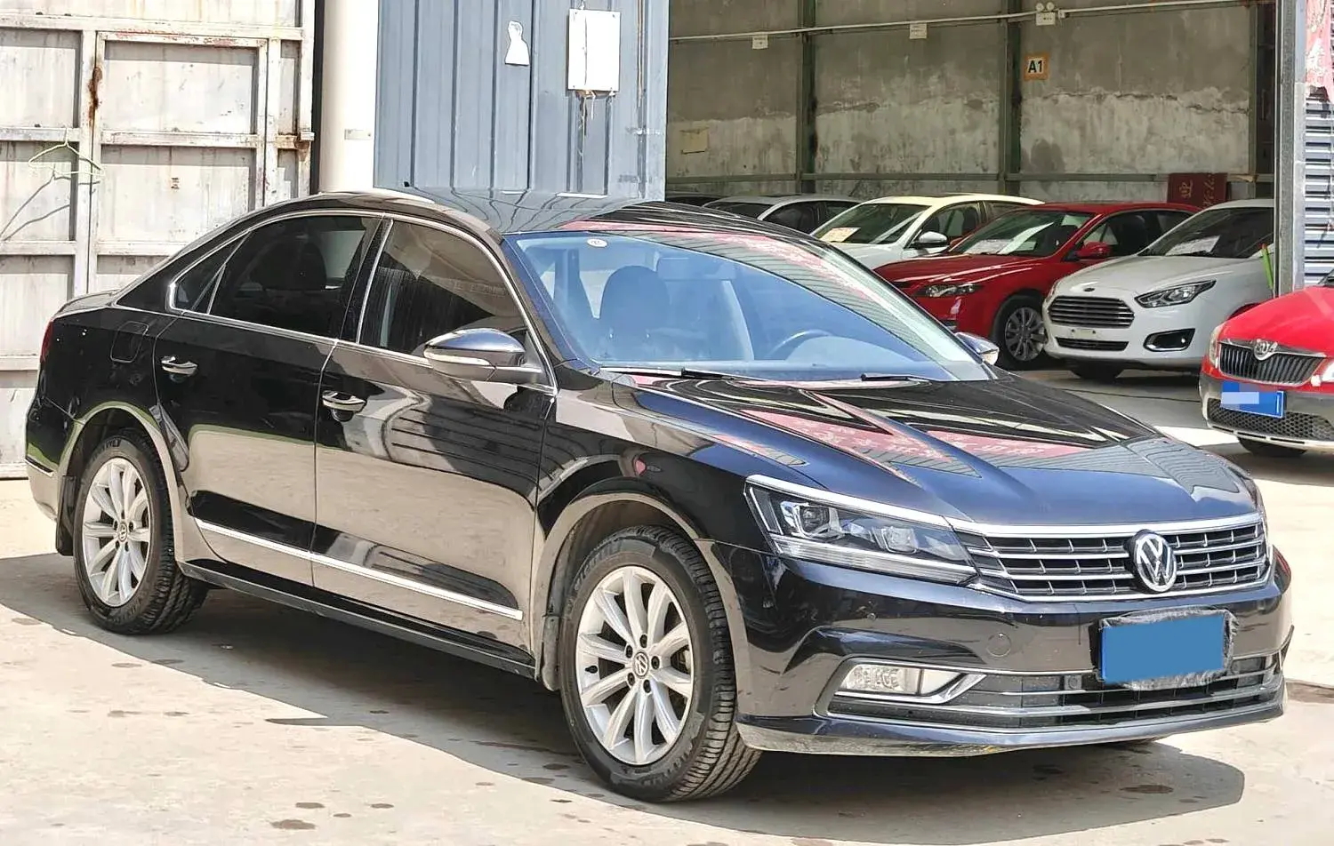 2017 VOLKSWAGEN PASSAT thumbnail 3