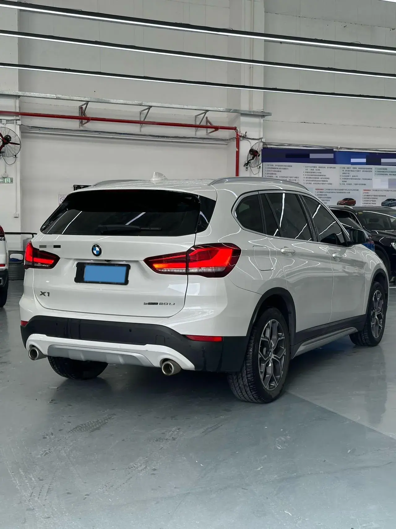 2021 BMW X1 thumbnail 4