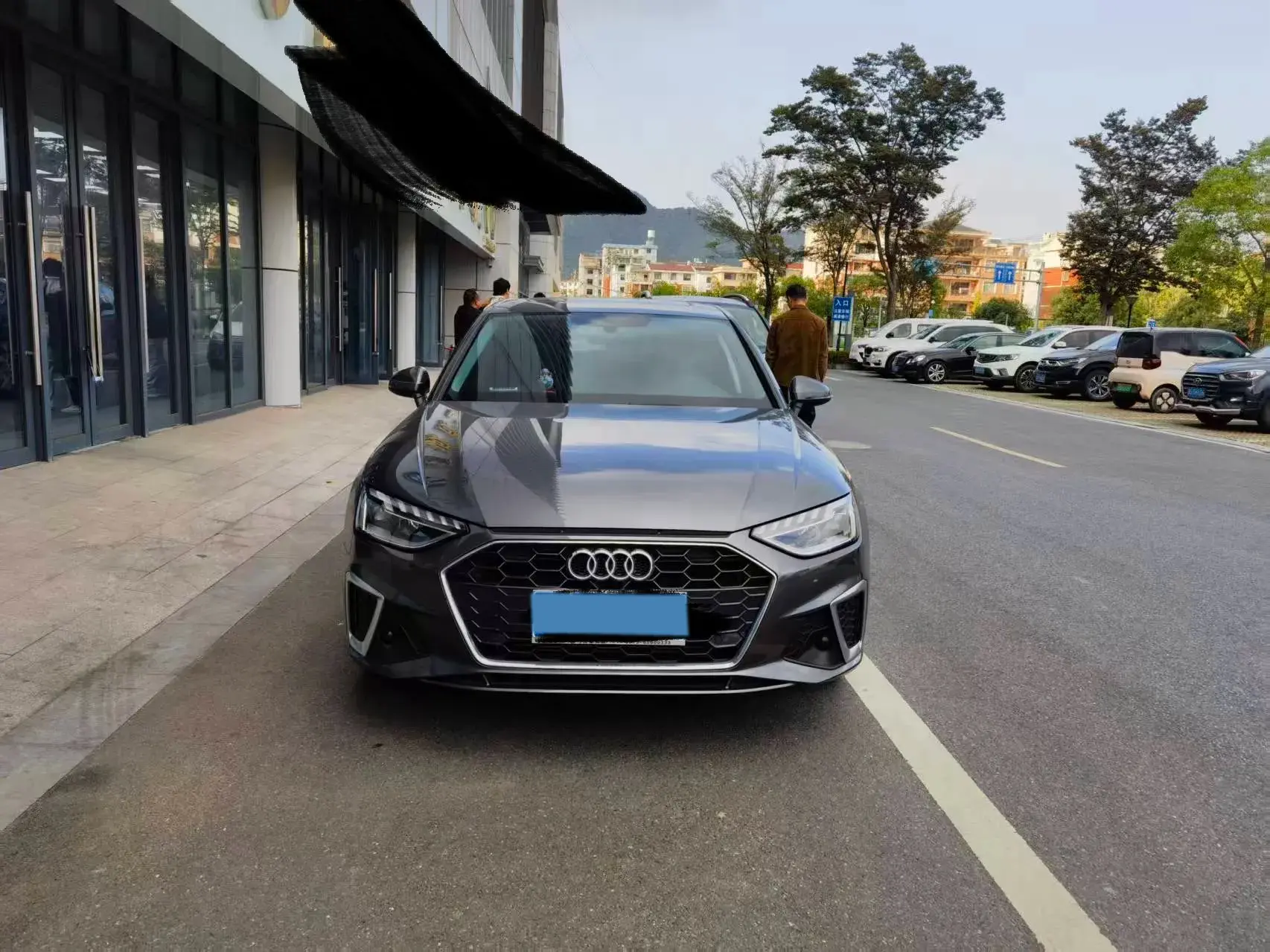 2022 AUDI A4L thumbnail 2