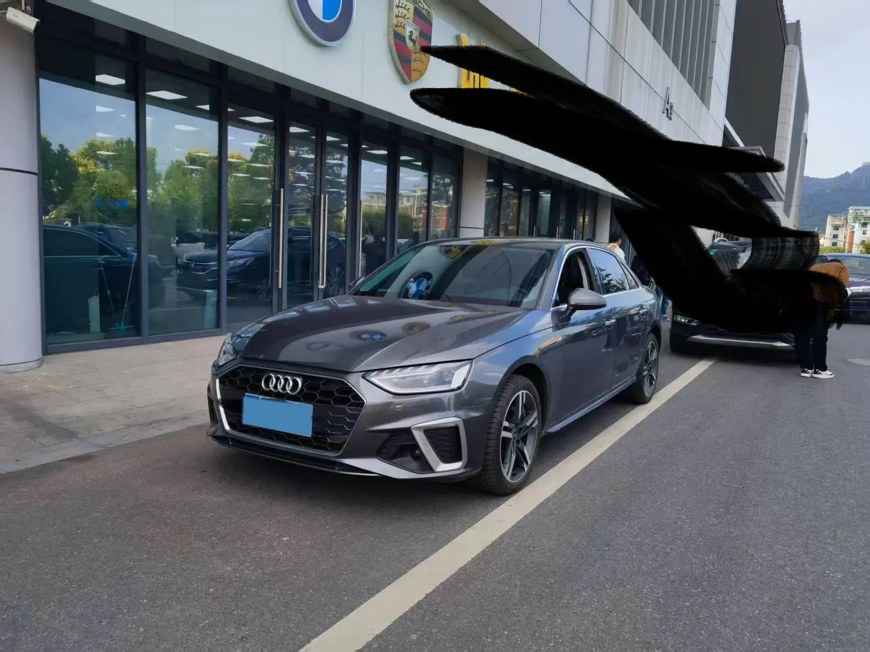 2022 AUDI A4L view 1