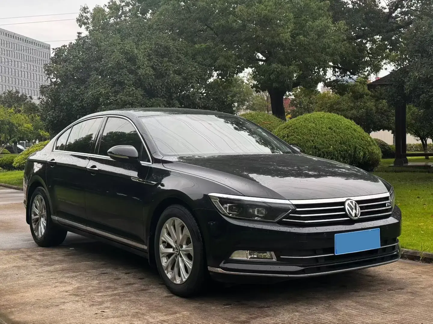 2017 VOLKSWAGEN MAGOTAN thumbnail 2