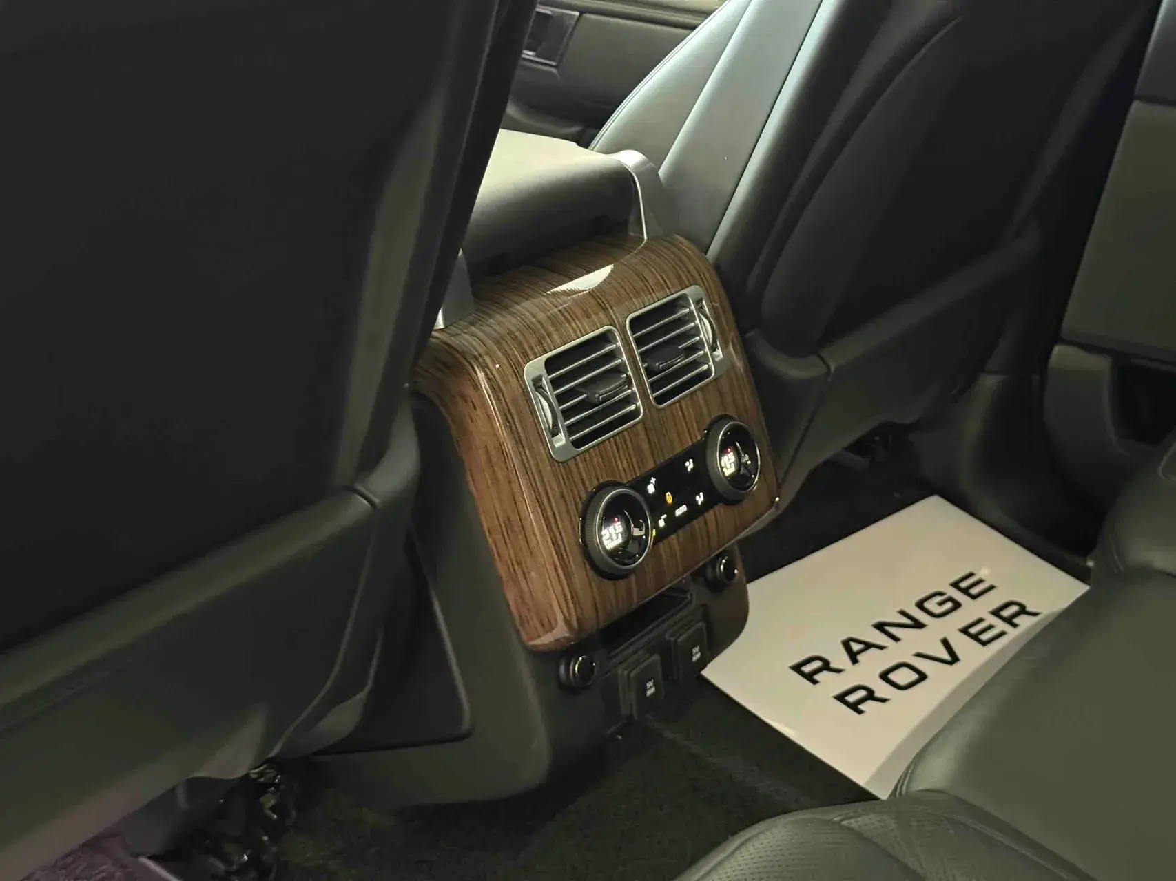 2019 LAND ROVER thumbnail 4