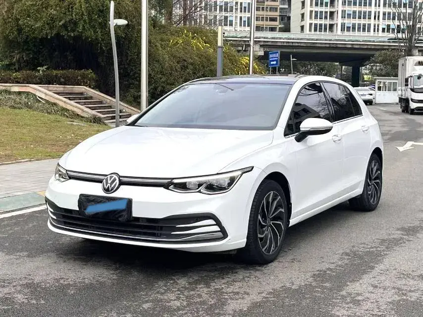 2021 VOLKSWAGEN GOLF view 1